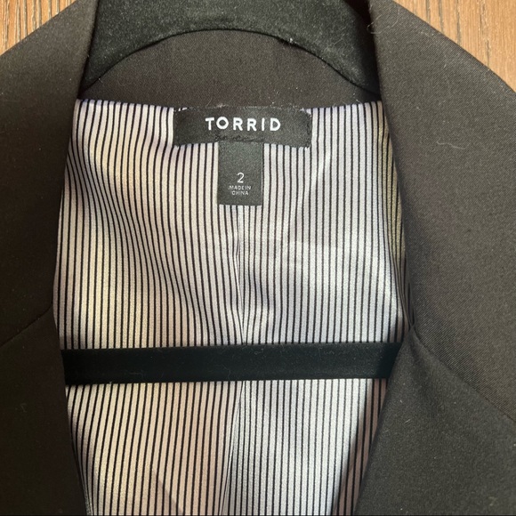 Torrid Blazer 1-Button Size 2 - Picture 2 of 6